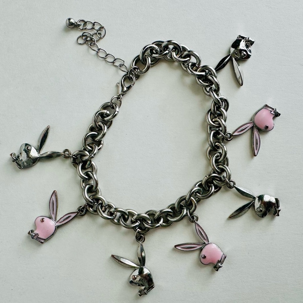 🥂SOLD🥂Vintage PLAYBOY Silver Chain Bracelet with Signature Pink Bunny Charms - Picture 1 of 3